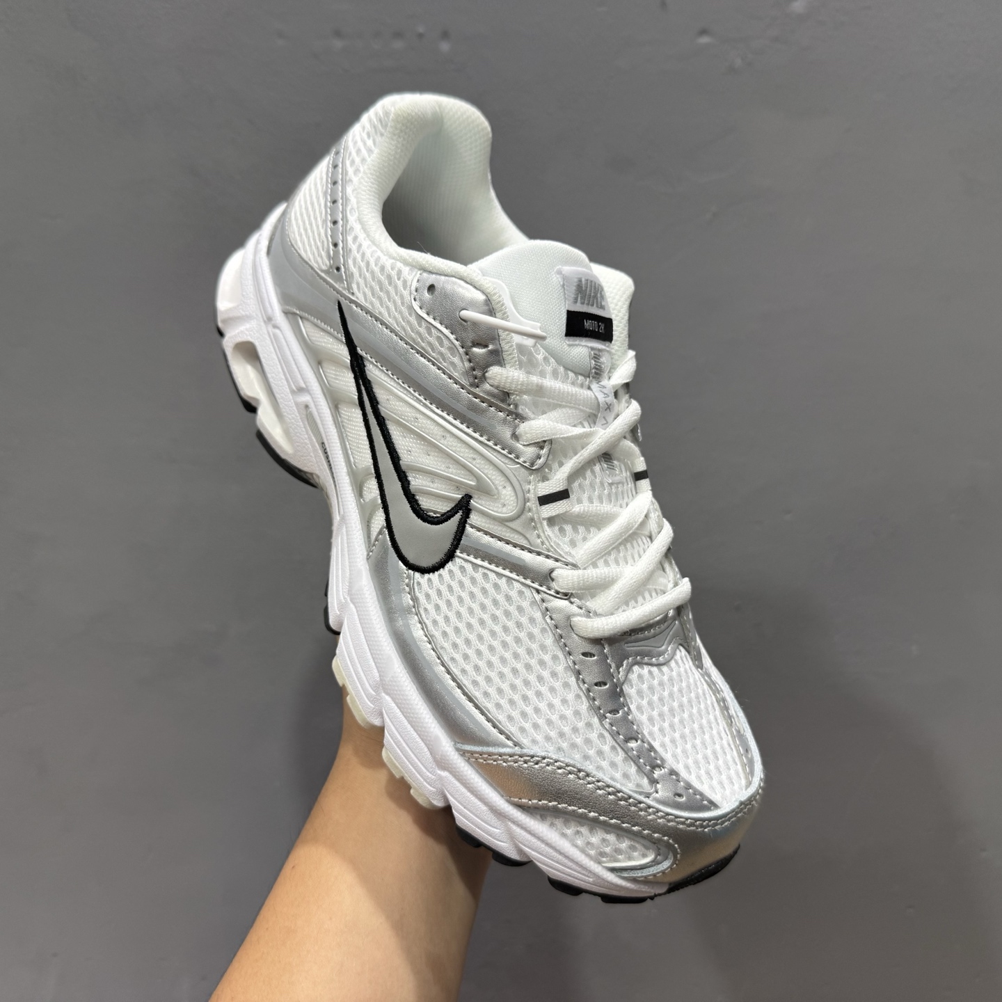 Nike Air Max Moto 2K 耐克新款复古气垫跑步鞋 HQ2056-001