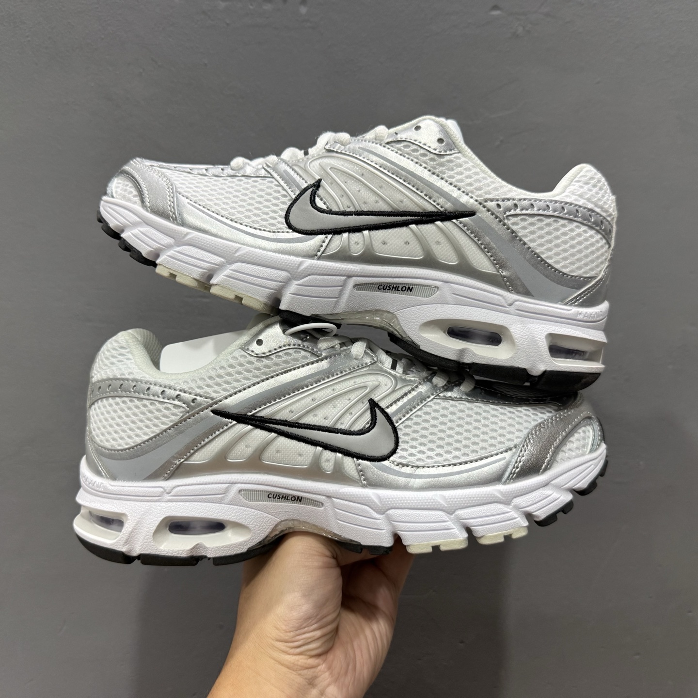 Nike Air Max Moto 2K 耐克新款复古气垫跑步鞋 HQ2056-001