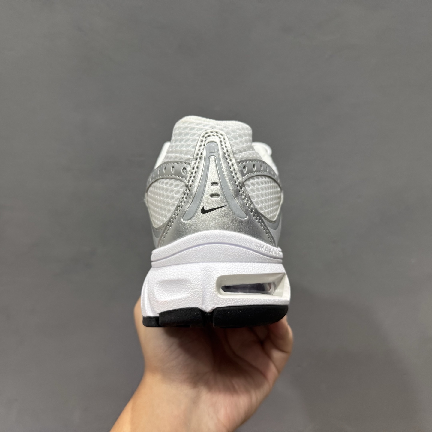Nike Air Max Moto 2K 耐克新款复古气垫跑步鞋 HQ2056-001