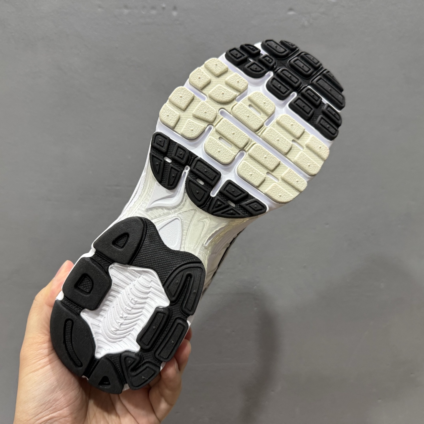 Nike Air Max Moto 2K 耐克新款复古气垫跑步鞋 HQ2056-001