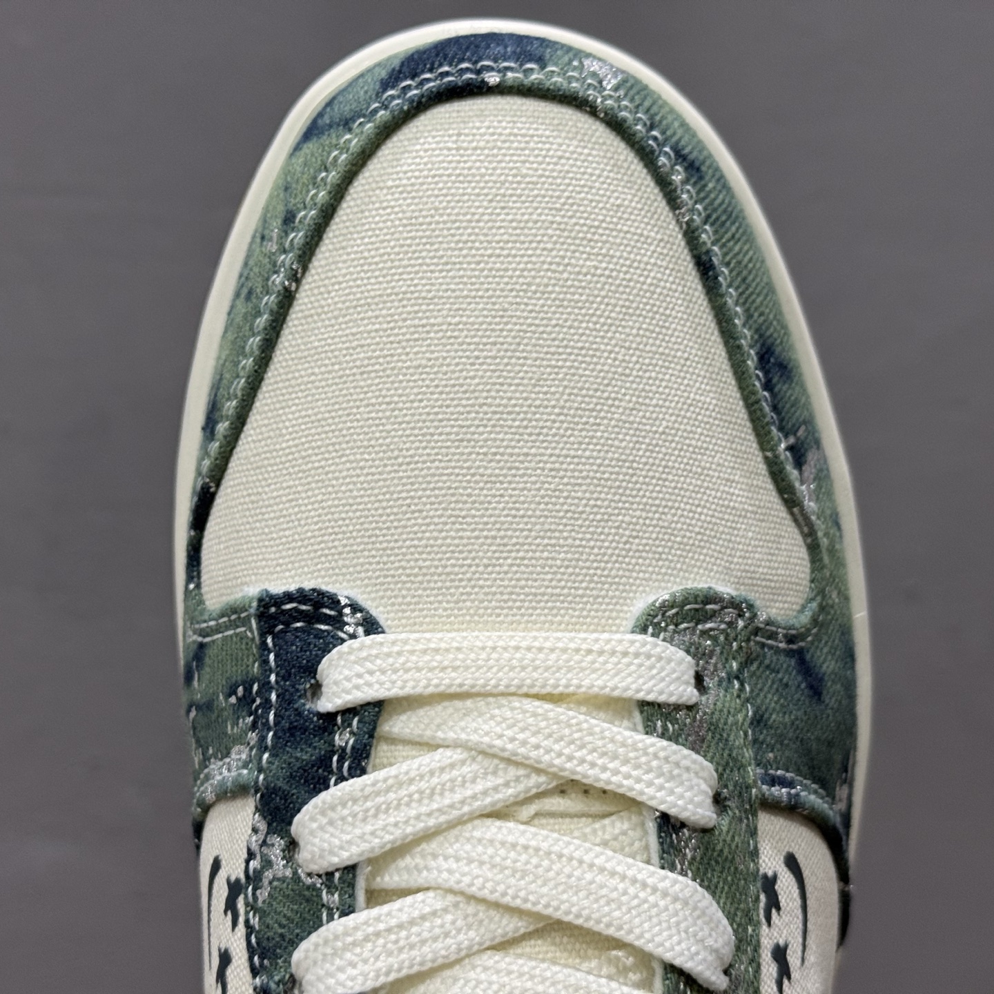 Nike Dunk Low 军绿织布 此款主张打破传统的工业化流水线设计限制 SC0601-464