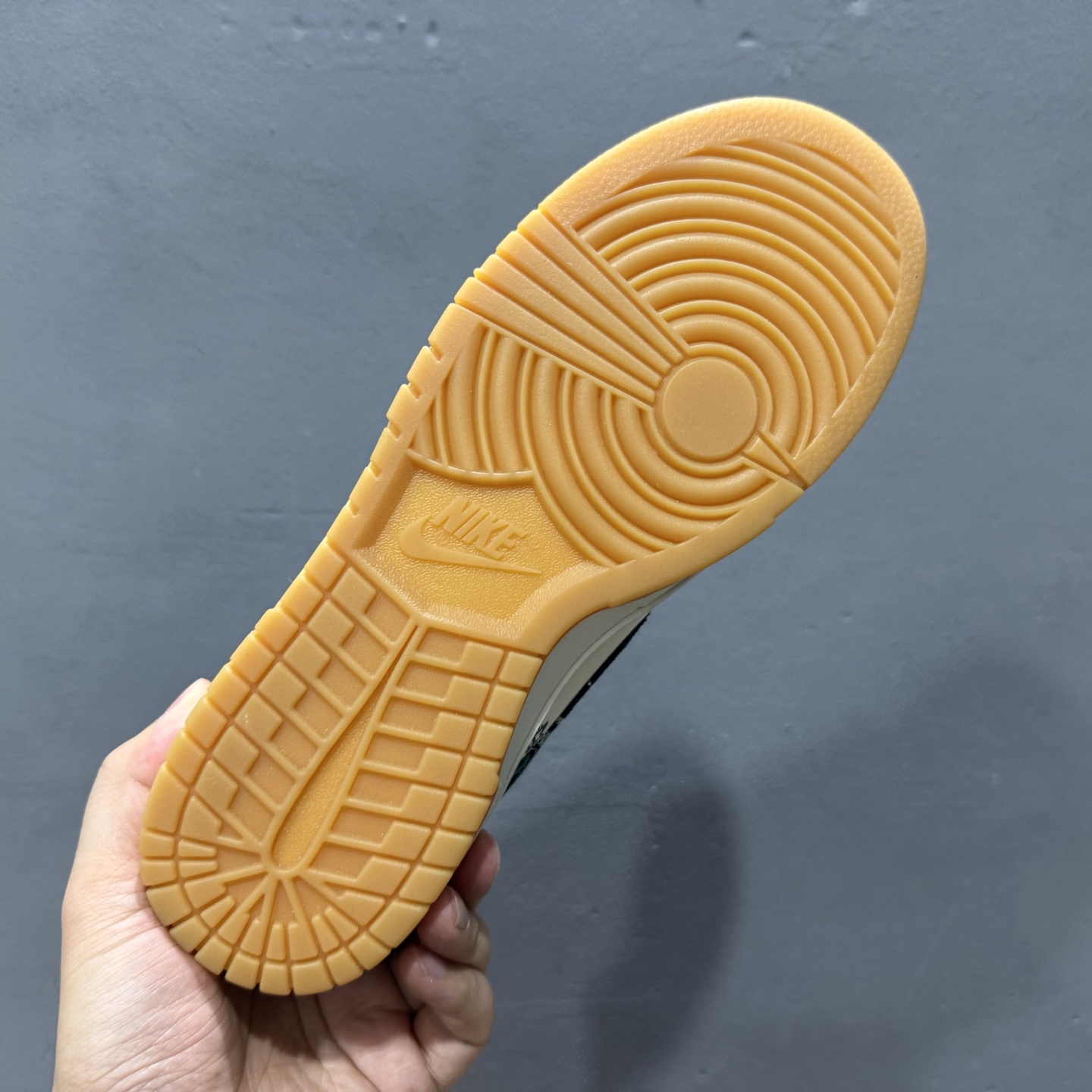 Nike Dunk Low 军绿织布 此款主张打破传统的工业化流水线设计限制 SC0601-464