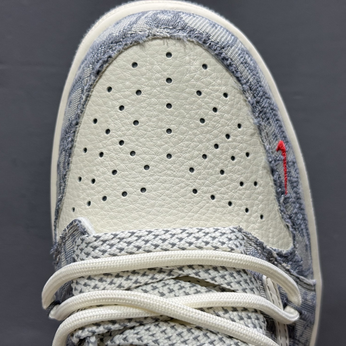 Travis Scott x Fragment Design x Jordan Air Jordan 1 Low OG SP 迪奥联名-米灰牛仔布红标” HT5088-602