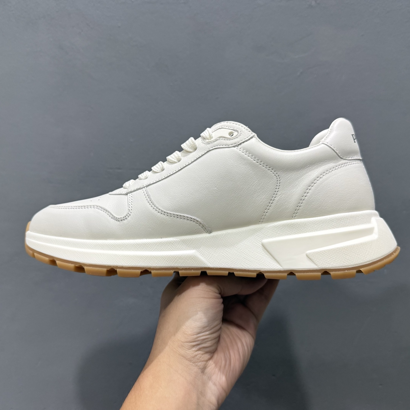 新货PRADA普拉达 厚底徽标系带运动休闲男鞋系列