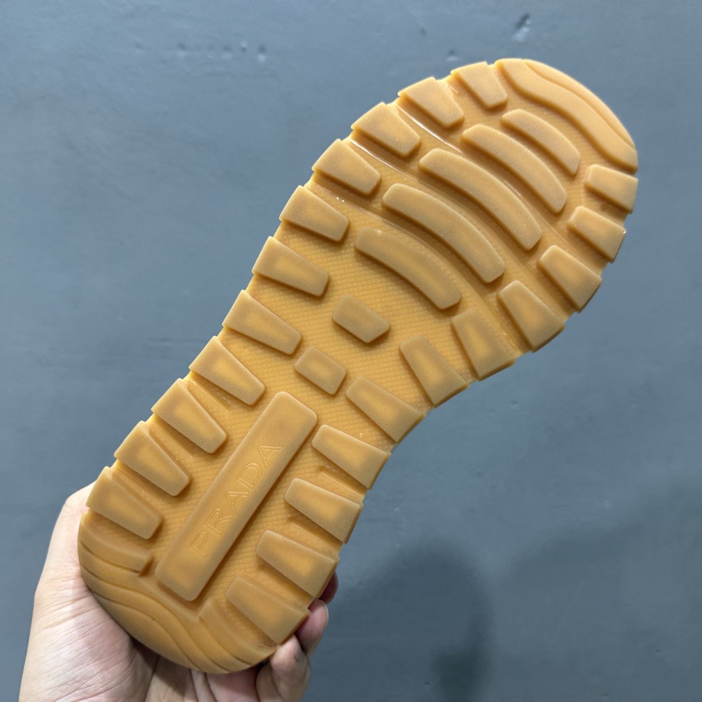 新货PRADA普拉达 厚底徽标系带运动休闲男鞋系列