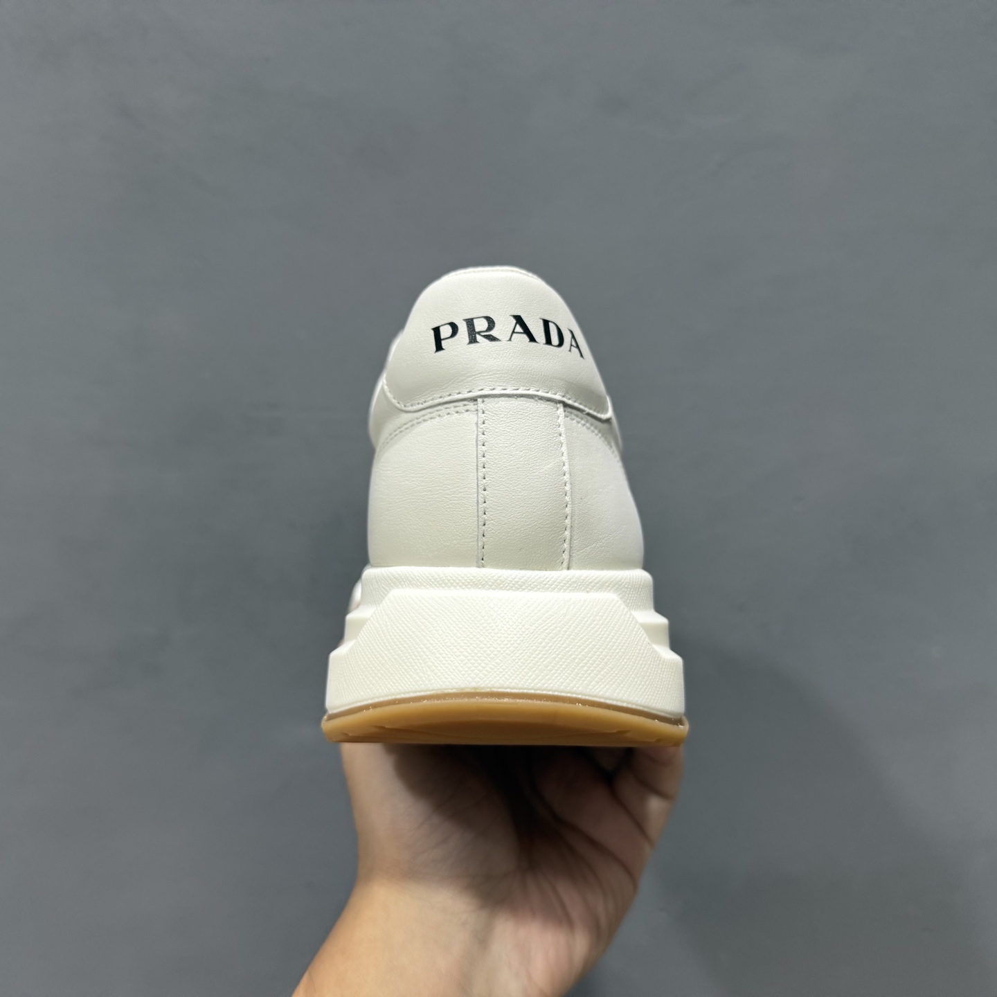新货PRADA普拉达 厚底徽标系带运动休闲男鞋系列