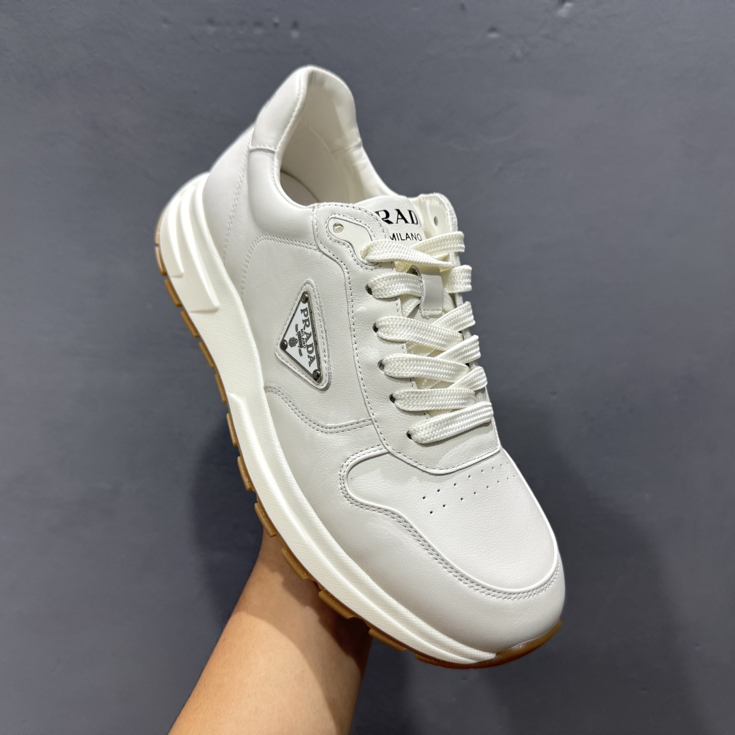 新货PRADA普拉达 厚底徽标系带运动休闲男鞋系列