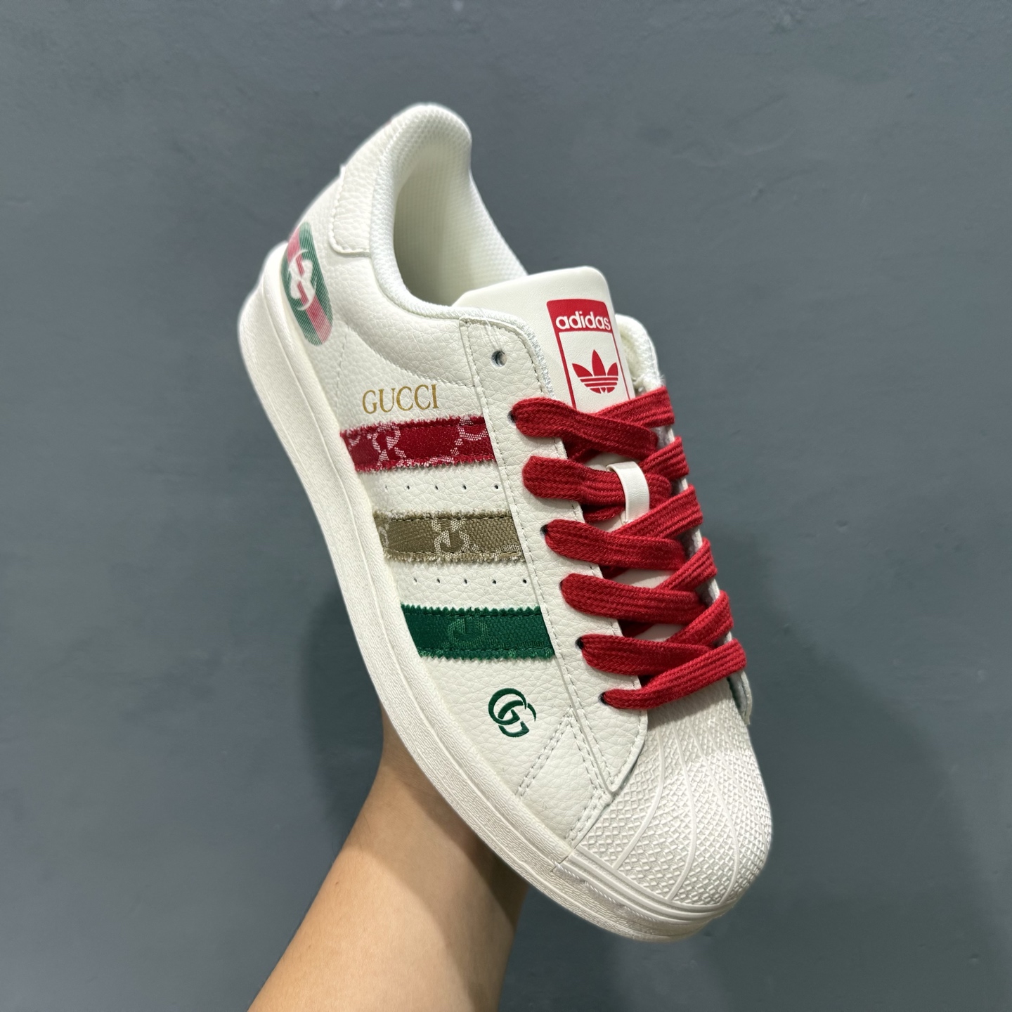 Adidas Originals Superstar 联名款贝壳头 QC2601