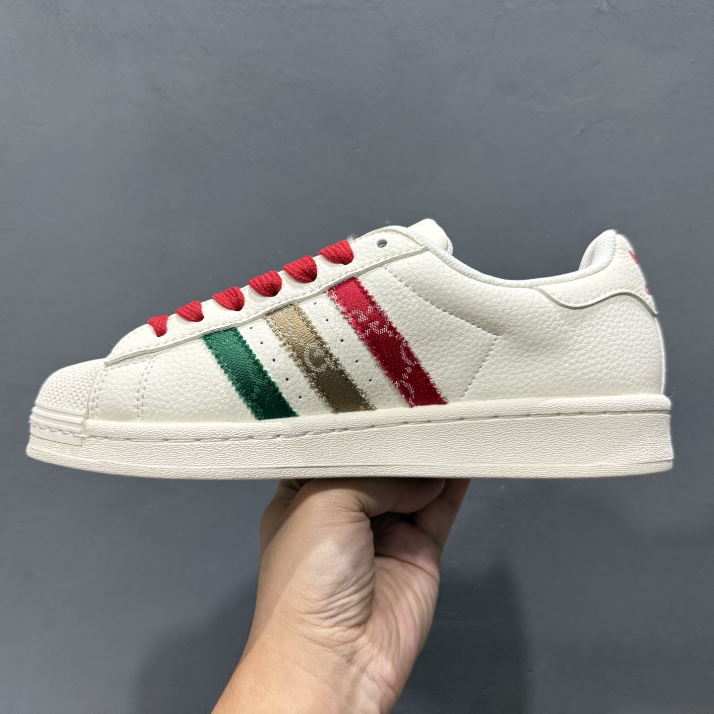 Adidas Originals Superstar 联名款贝壳头 QC2601