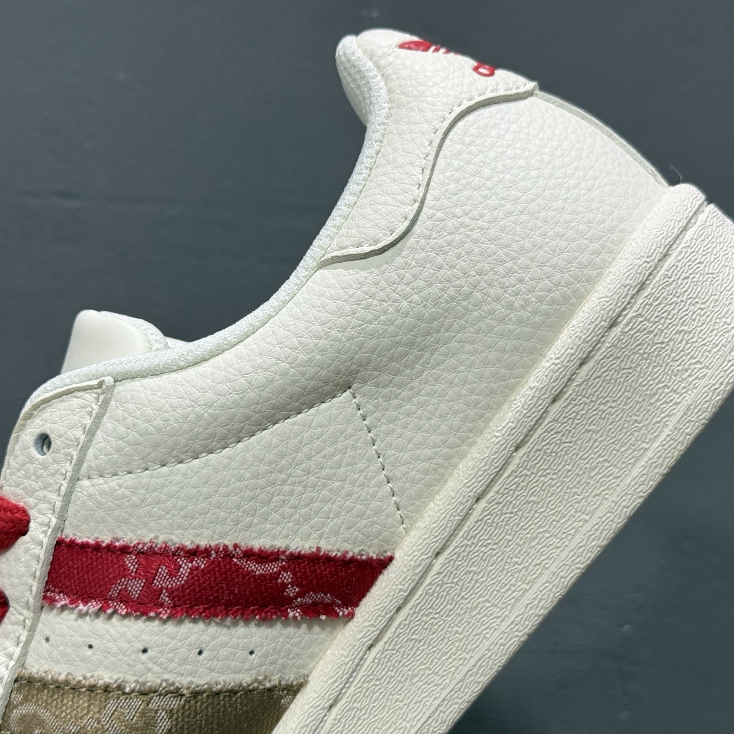 Adidas Originals Superstar 联名款贝壳头 QC2601