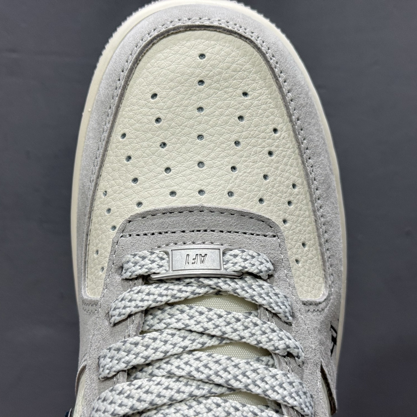 Louis Vuitton x Nike Air Force 1 猪八米灰黑 MZ9588-810