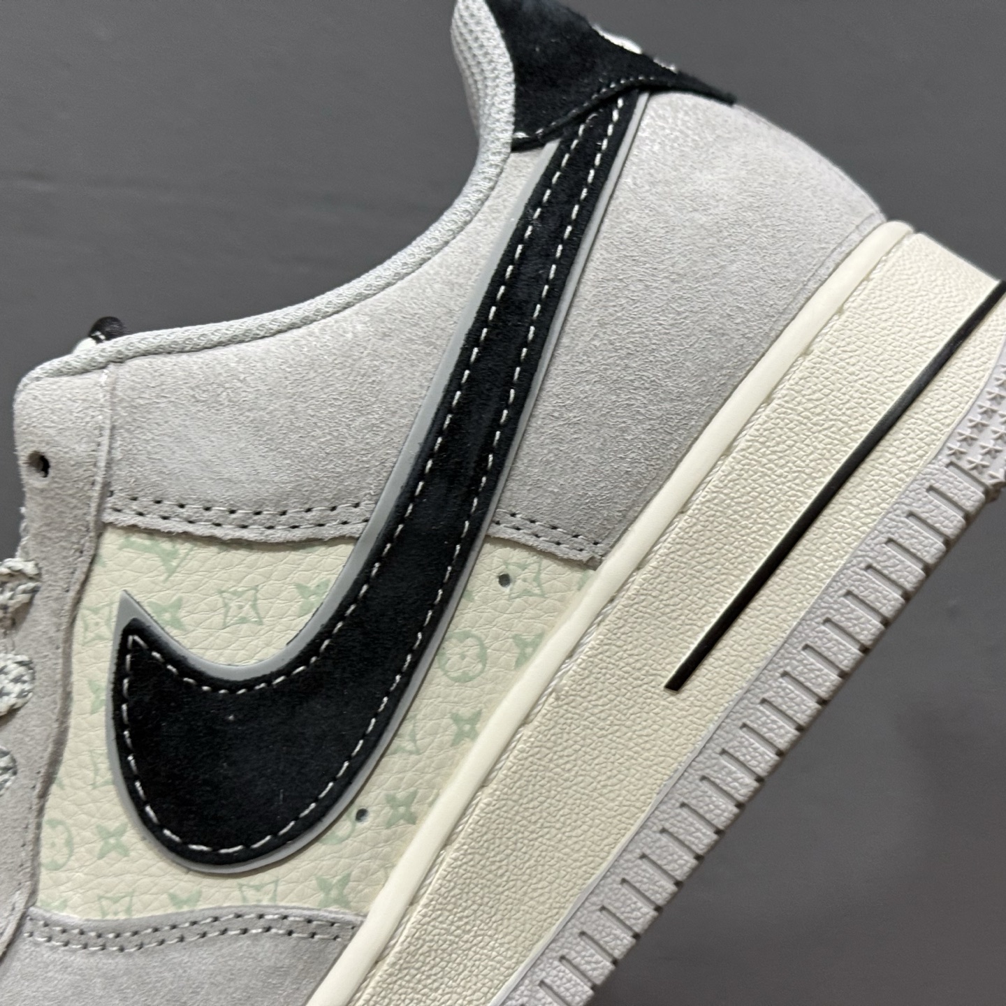 Louis Vuitton x Nike Air Force 1 猪八米灰黑 MZ9588-810