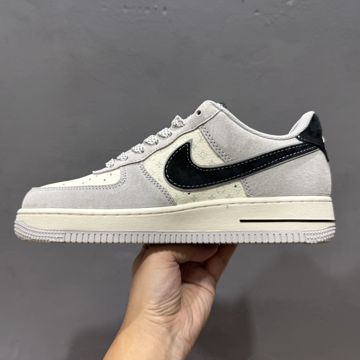 Louis Vuitton x Nike Air Force 1 猪八米灰黑 MZ9588-810