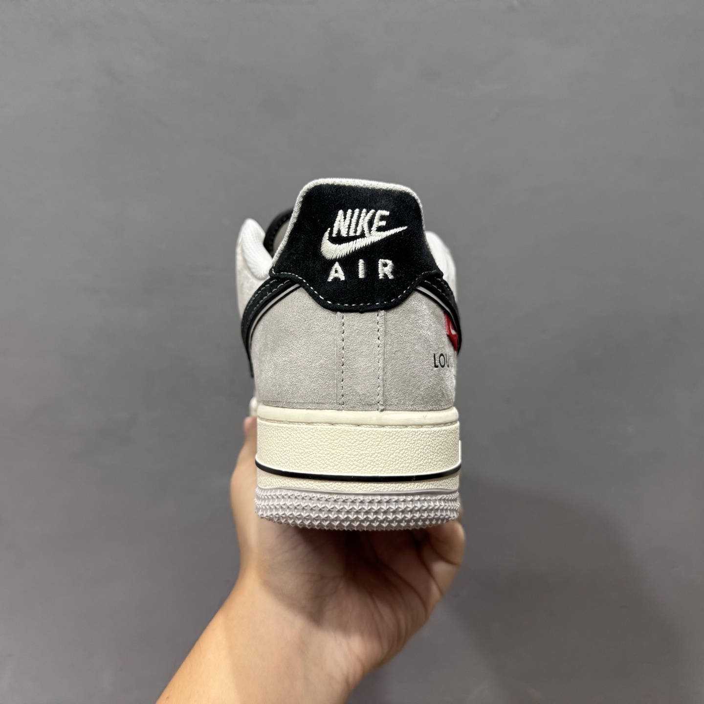 Louis Vuitton x Nike Air Force 1 猪八米灰黑 MZ9588-810