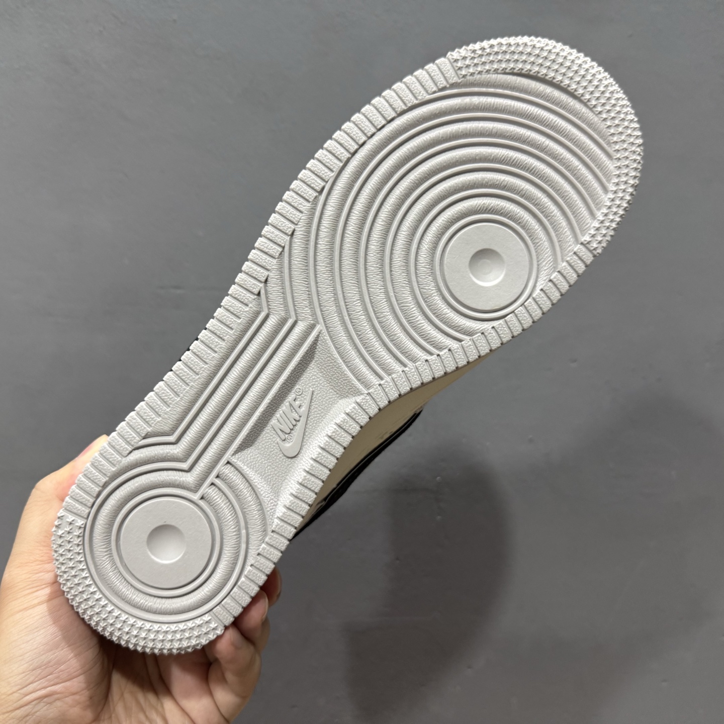 Louis Vuitton x Nike Air Force 1 猪八米灰黑 MZ9588-810