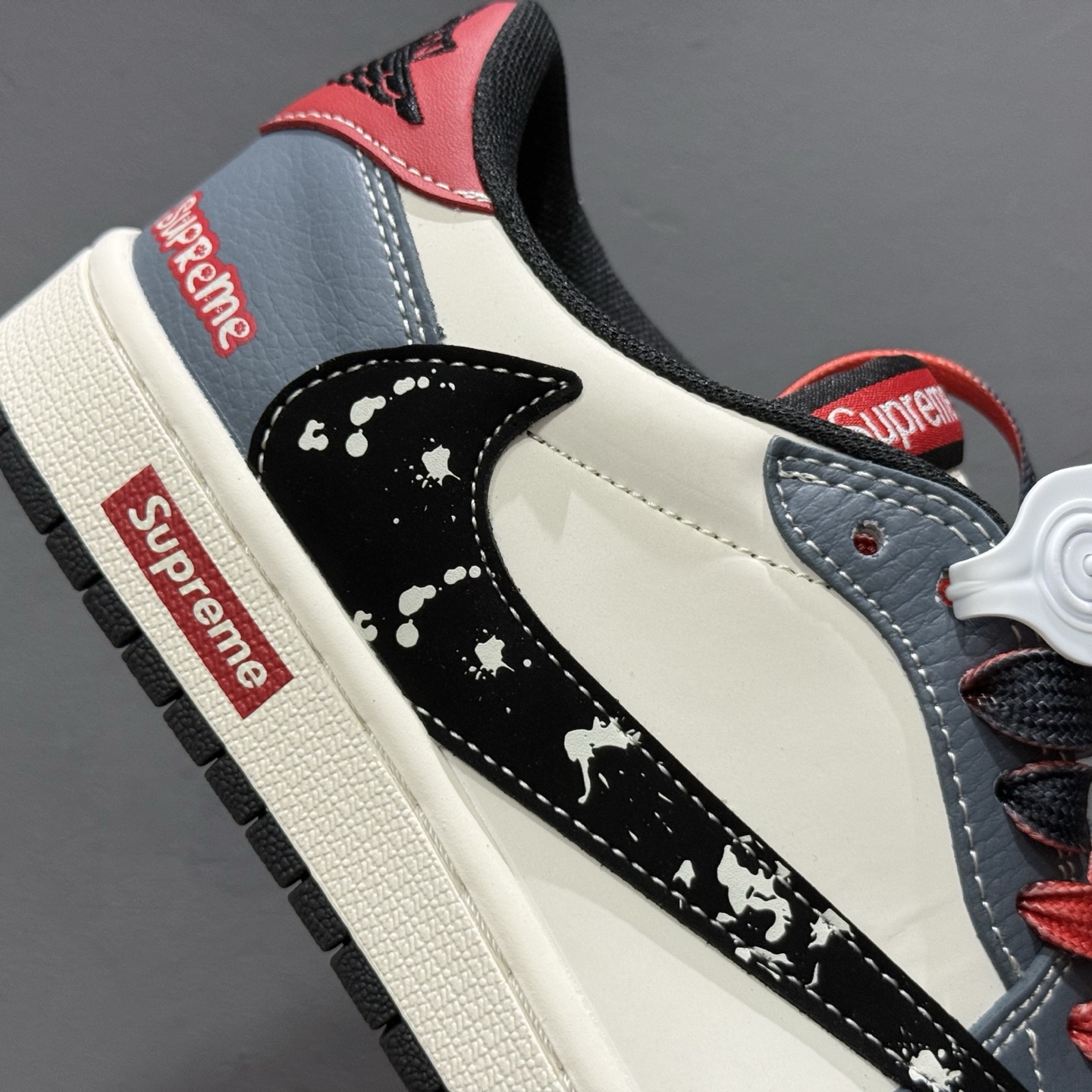 Travis Scott x Nike Air Jordan 1 Low x Superme Air Jordan 1 Low 反转灰白黑小勾倒钩 QW5088-202