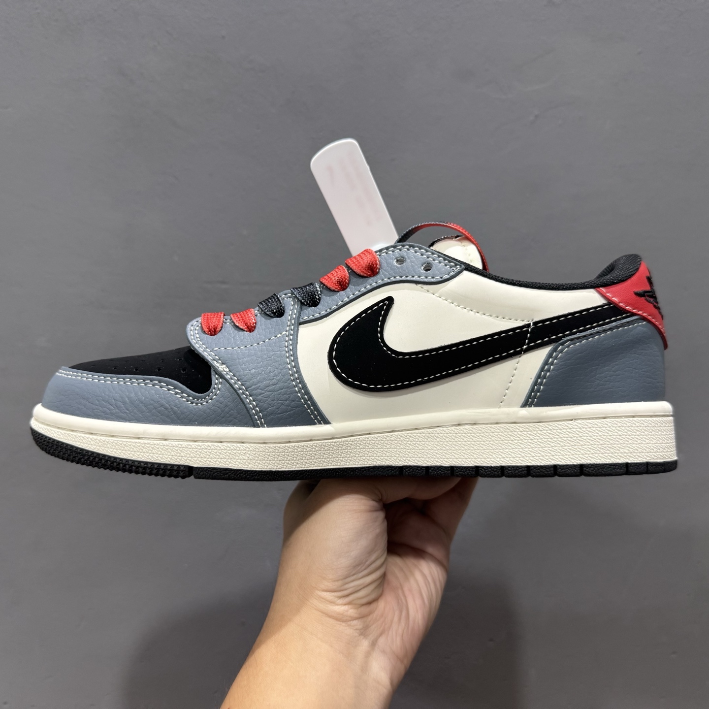 Travis Scott x Nike Air Jordan 1 Low x Superme Air Jordan 1 Low 反转灰白黑小勾倒钩 QW5088-202