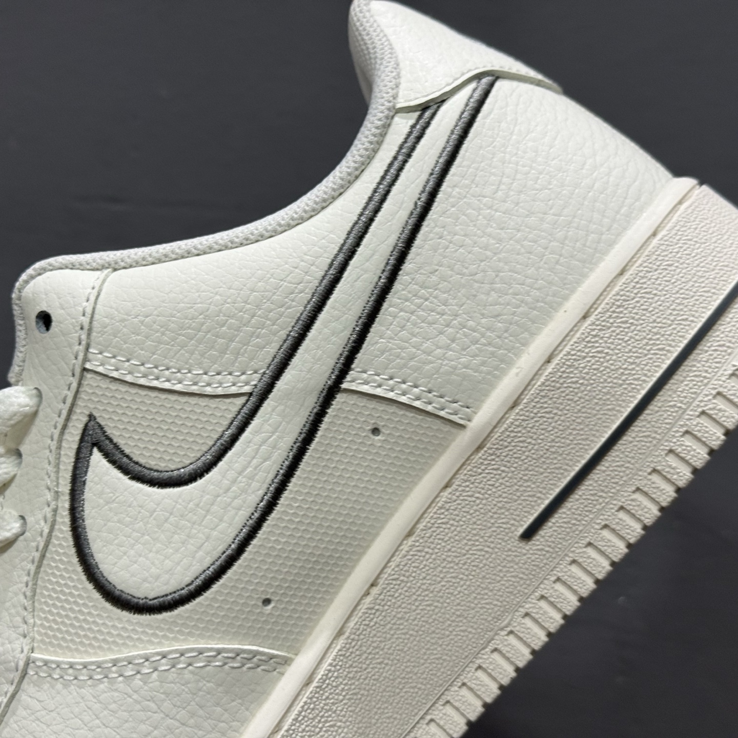 NK Air Force 1 Low 空军一号低帮休闲板鞋 IB7677-101