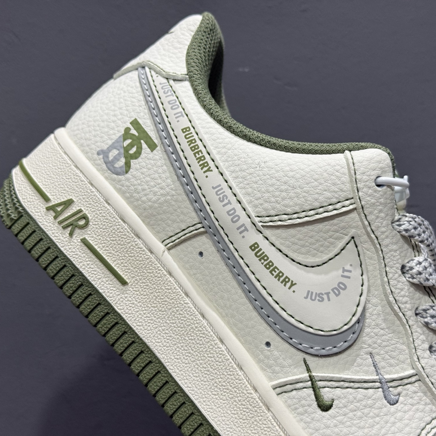 Burberry x NIke Air Force 1 米军绿电绣 JP8028-003