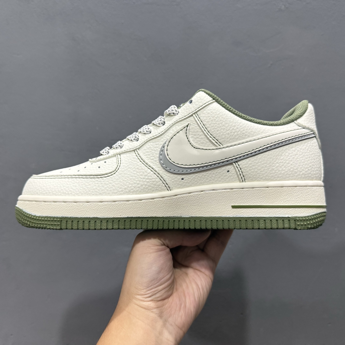 Burberry x NIke Air Force 1 米军绿电绣 JP8028-003