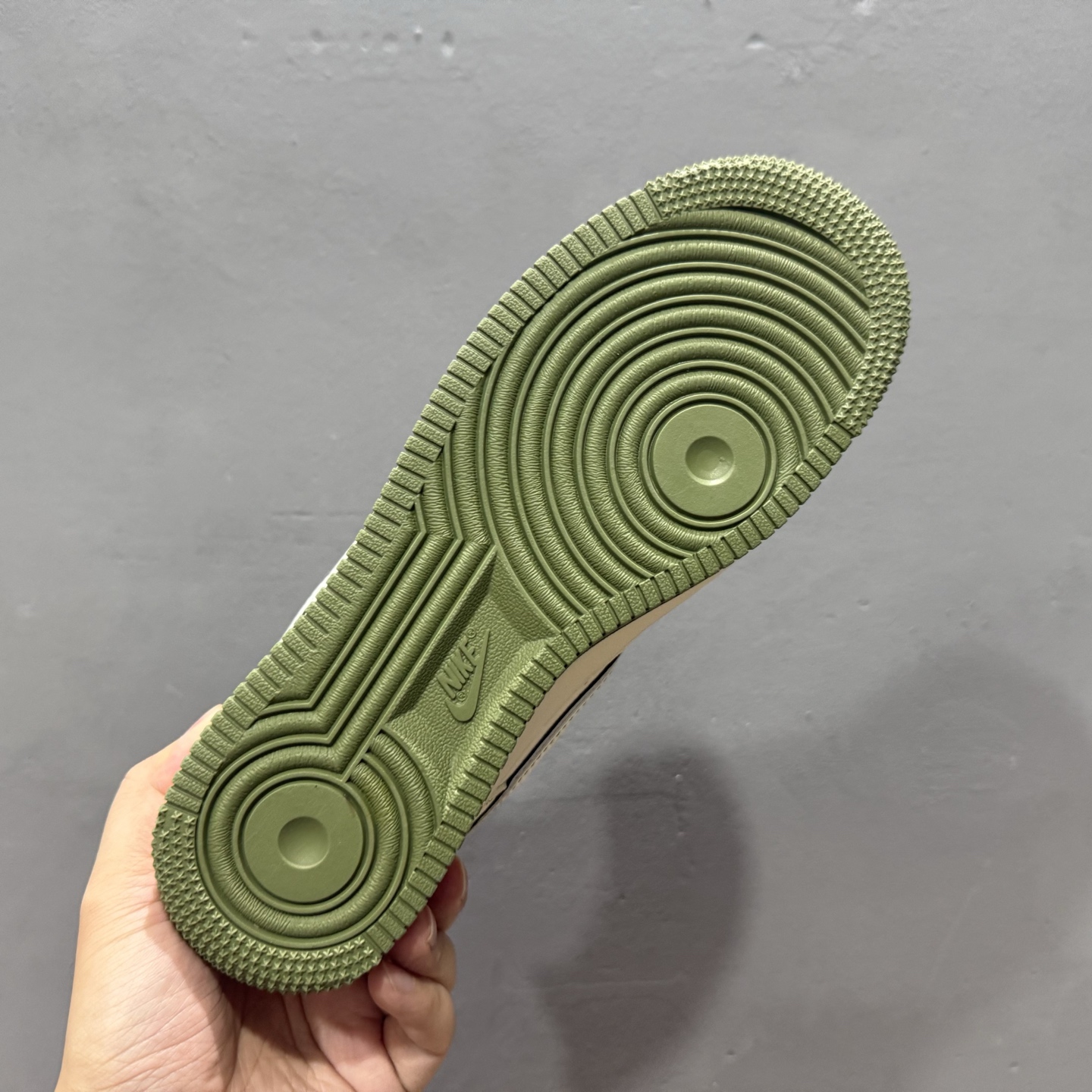 Burberry x NIke Air Force 1 米军绿电绣 JP8028-003