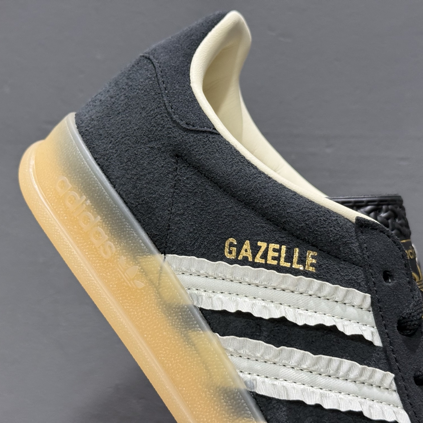 Adidas originals Gazelle Indoor 复古单品 JS1412-101