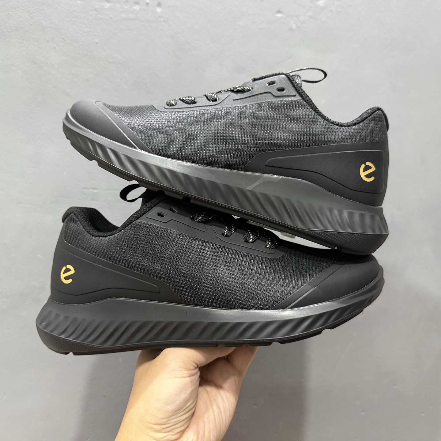 Ecco爱步男鞋百搭运动鞋男款 四季款阿甘鞋休闲华夫鞋复古跑鞋 875825