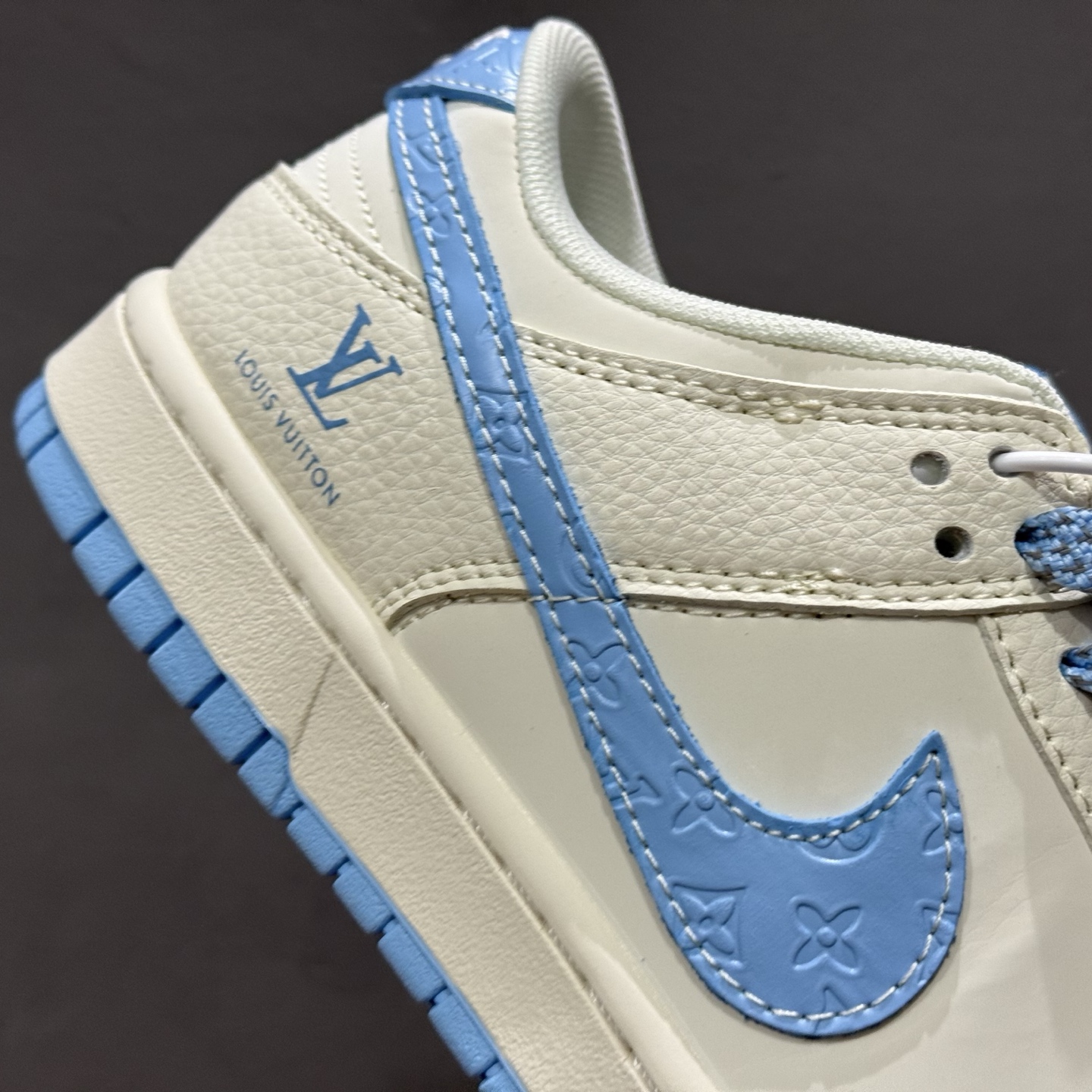 Nike SB Dunk Low LV联名 米白冰蓝印花 周年高端定制 低帮休闲板鞋 JP1628-015