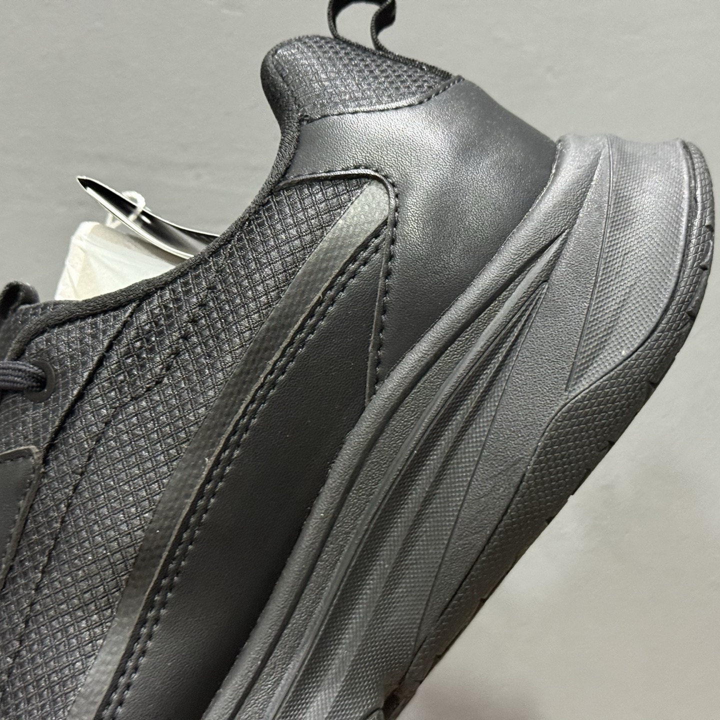 L/DESCENTE迪桑特轻盈缓震透气鞋面时尚休闲运动男子越野跑鞋