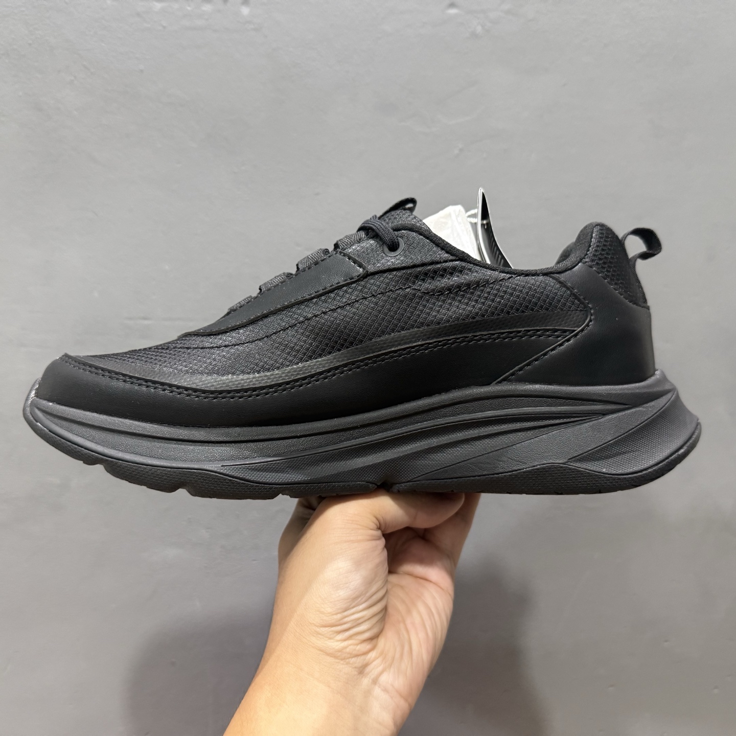 L/DESCENTE迪桑特轻盈缓震透气鞋面时尚休闲运动男子越野跑鞋