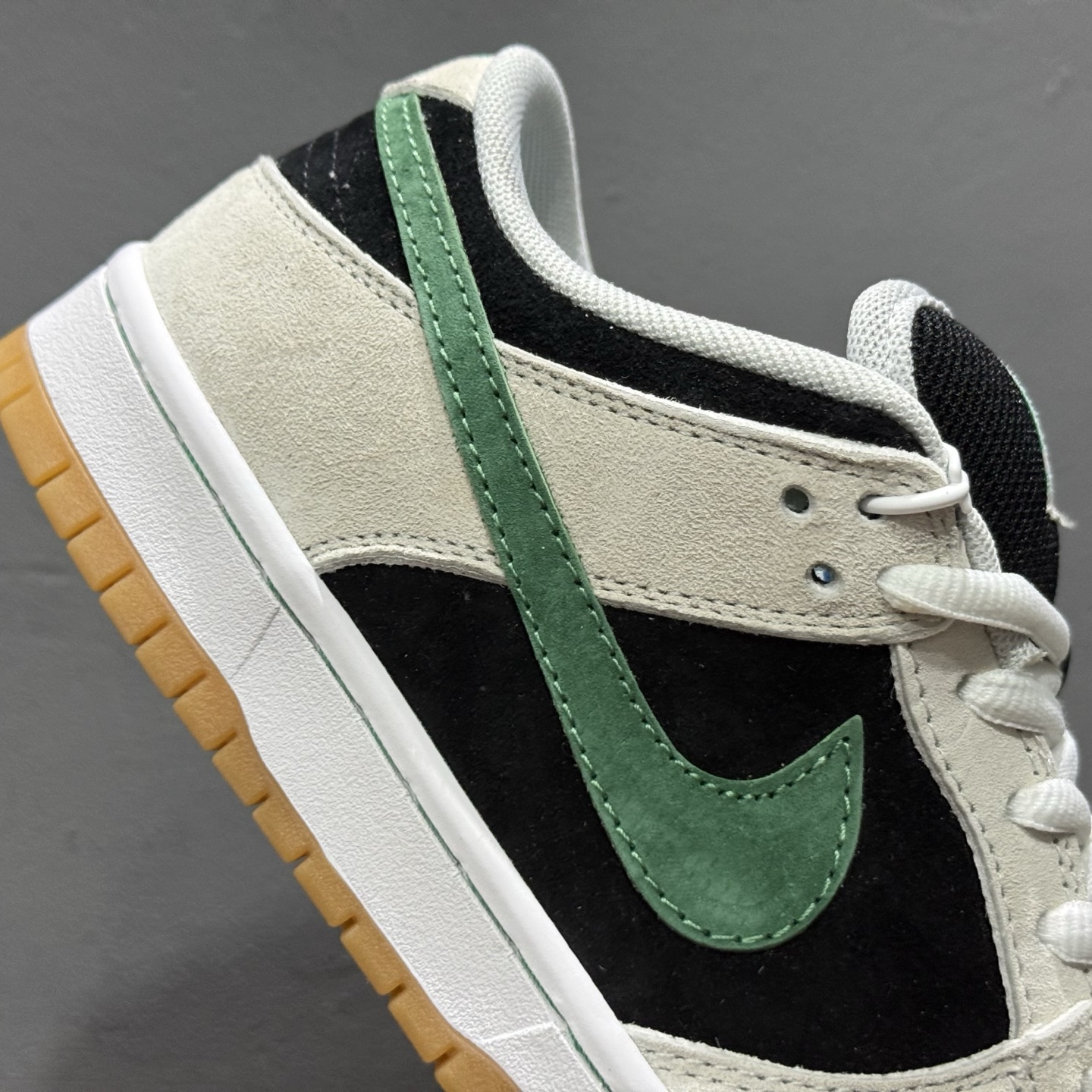 Nike Dunk SB 摩卡 米黑拼深绿 HF3704-001