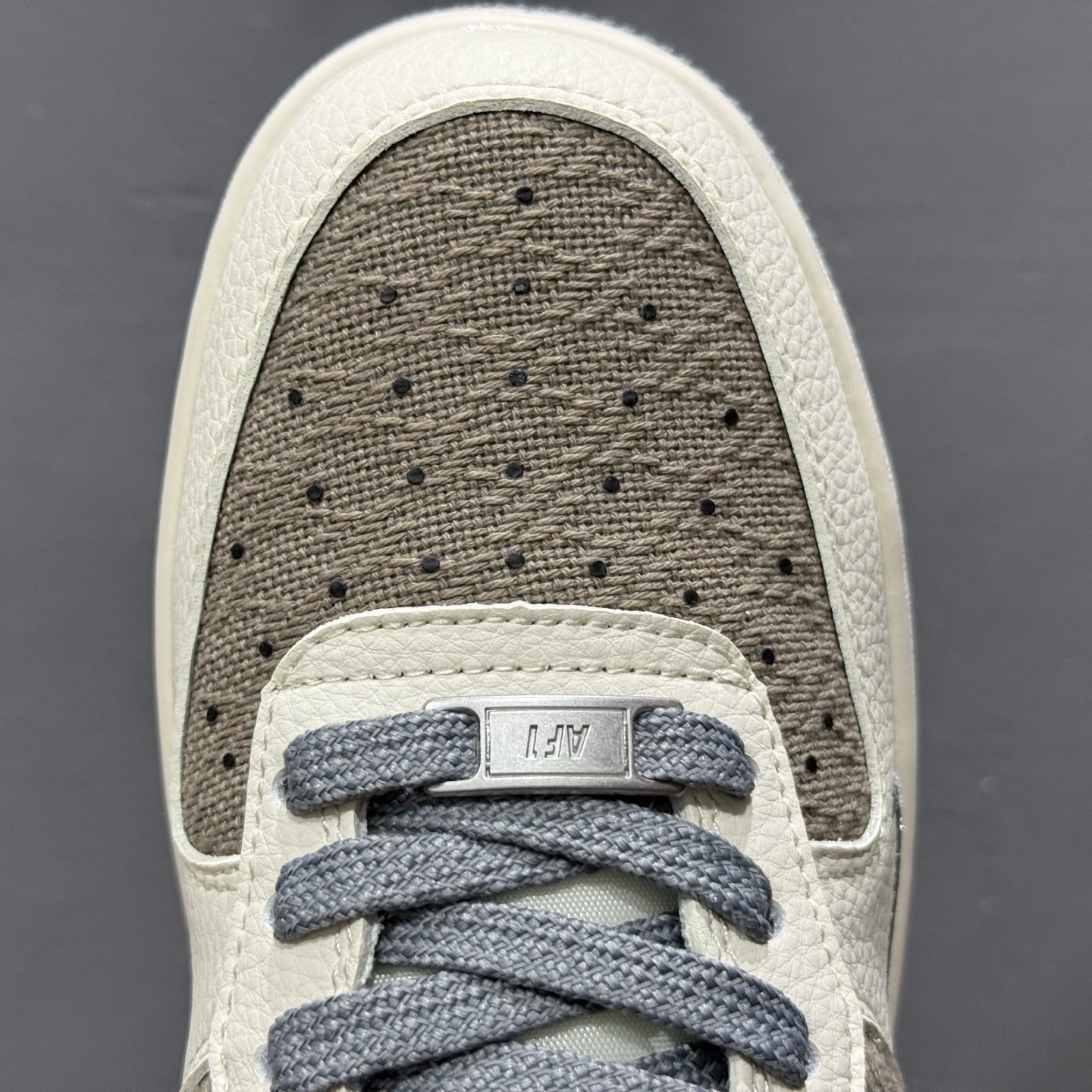 Supreme x NIke Air Force 1 米灰帆布 XX3168-210