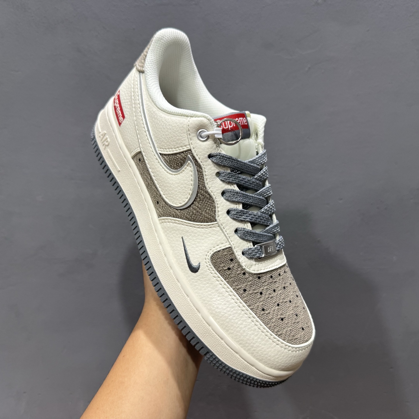 Supreme x NIke Air Force 1 米灰帆布 XX3168-210
