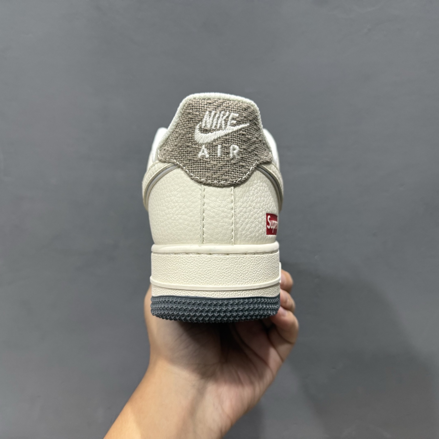 Supreme x NIke Air Force 1 米灰帆布 XX3168-210