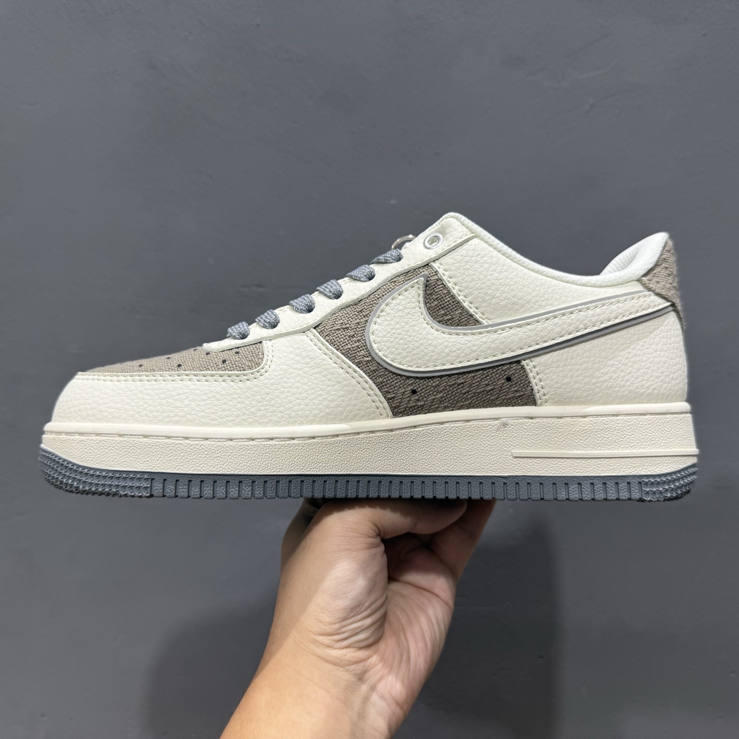 Supreme x NIke Air Force 1 米灰帆布 XX3168-210