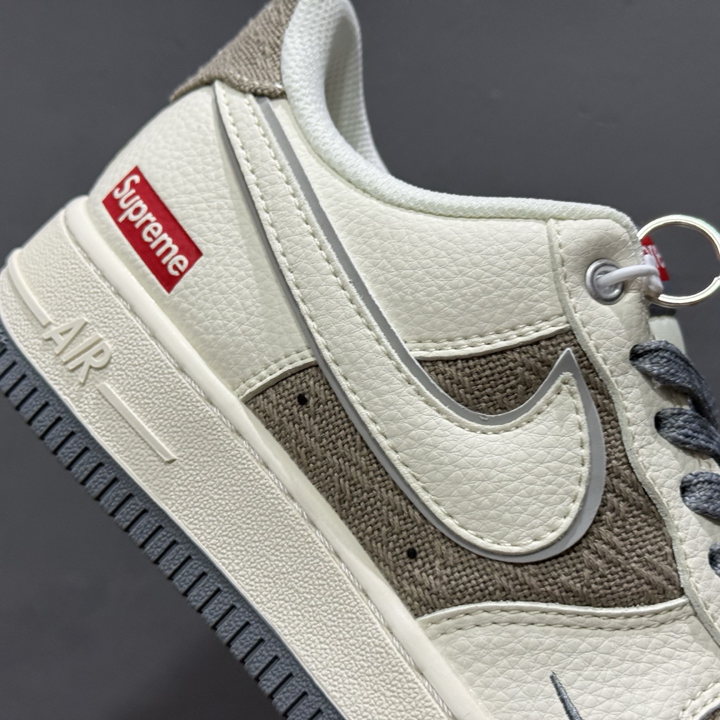 Supreme x NIke Air Force 1 米灰帆布 XX3168-210