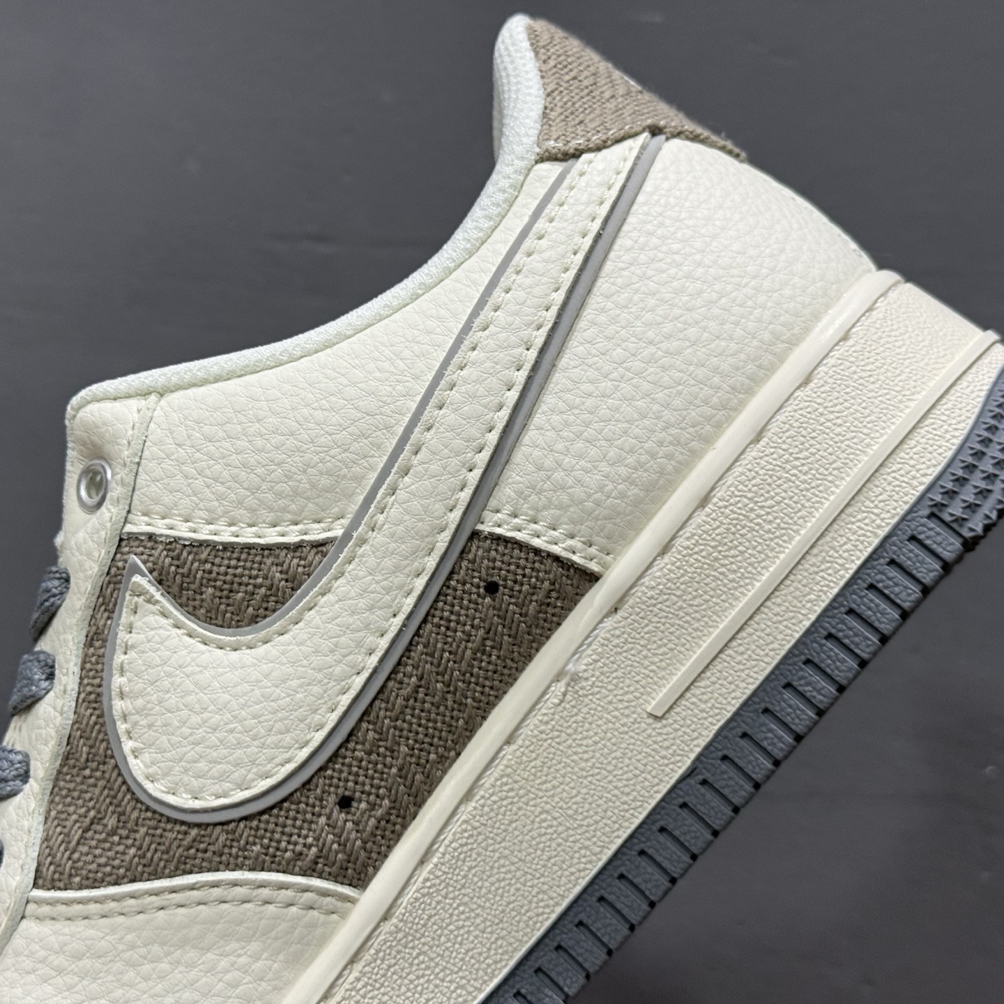 Supreme x NIke Air Force 1 米灰帆布 XX3168-210