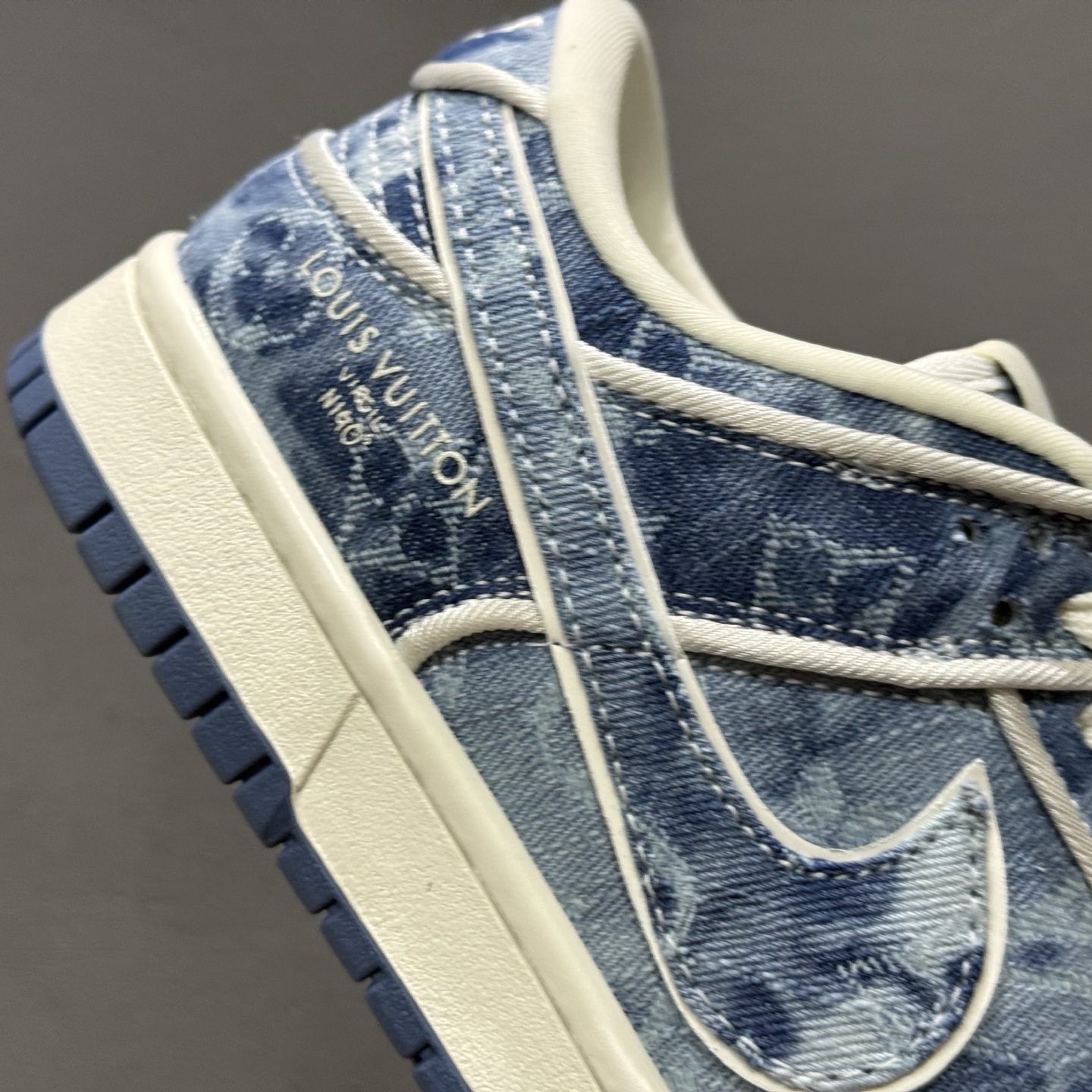 Louis Vuitton x Nike Dunk Low 淡蓝牛仔 SC0601-468