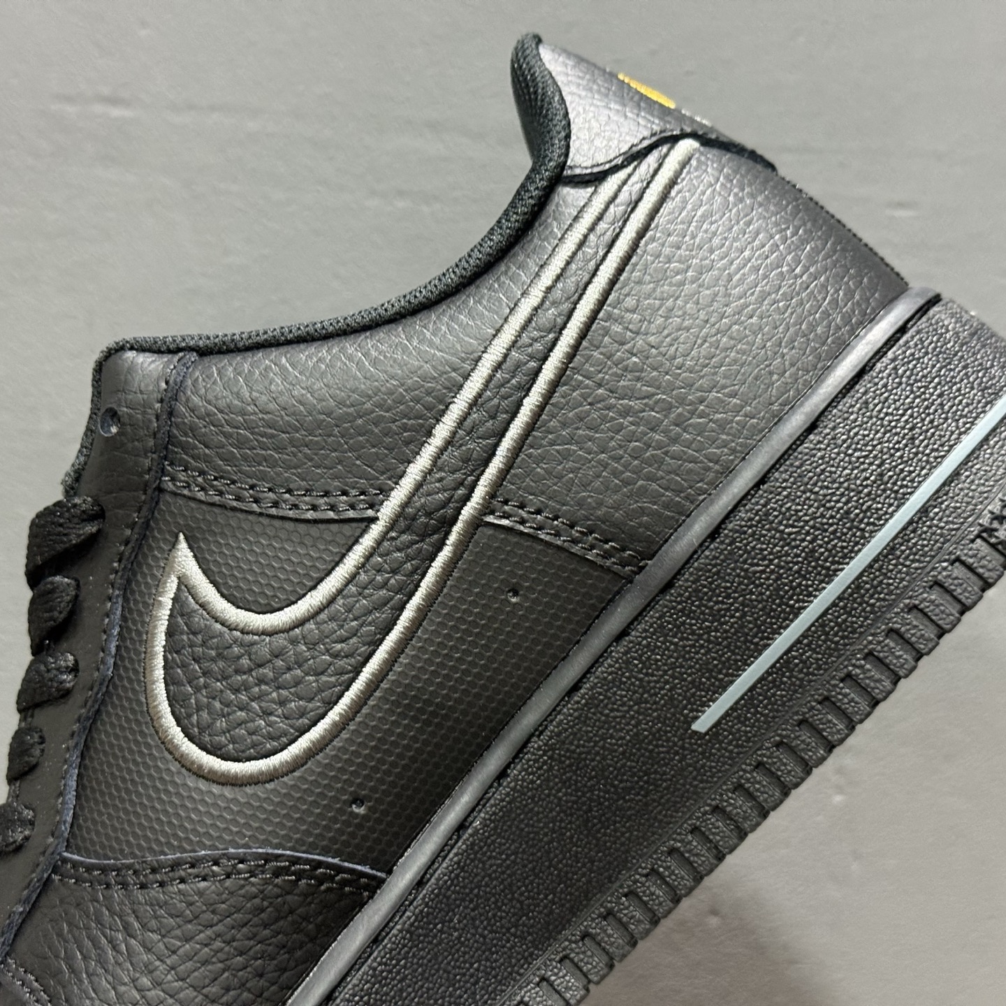 NK Air Force 1 Low 空军一号低帮休闲板鞋 IB7677-001