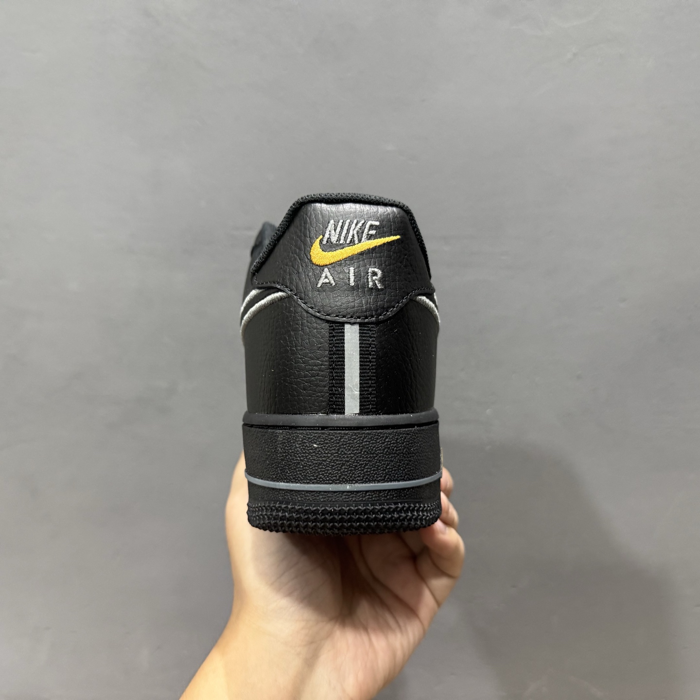 NK Air Force 1 Low 空军一号低帮休闲板鞋 IB7677-001