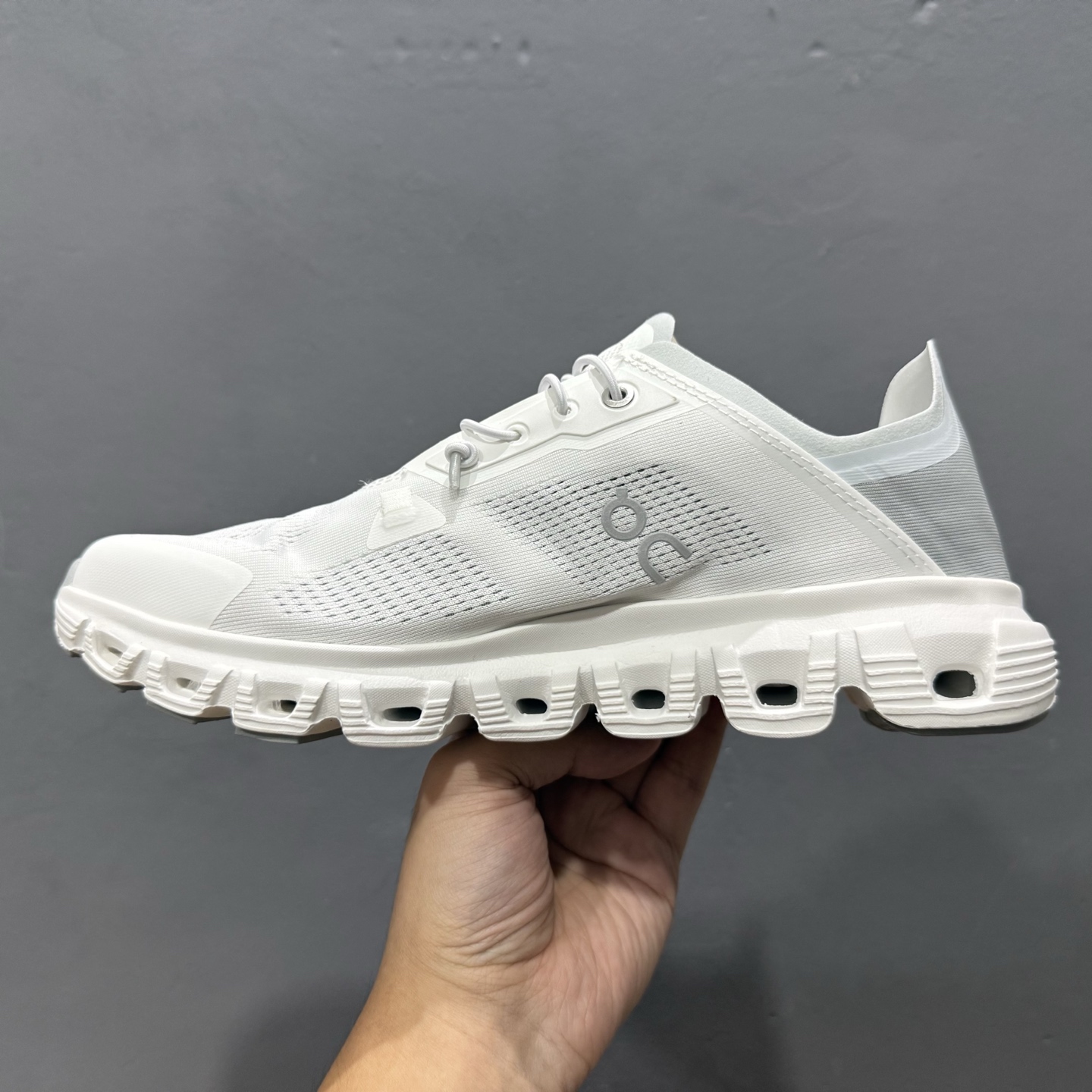 Loewe x ON 罗意威联名昂跑 Cloudtilt 系列 行走或者休闲旅游 跑步10111