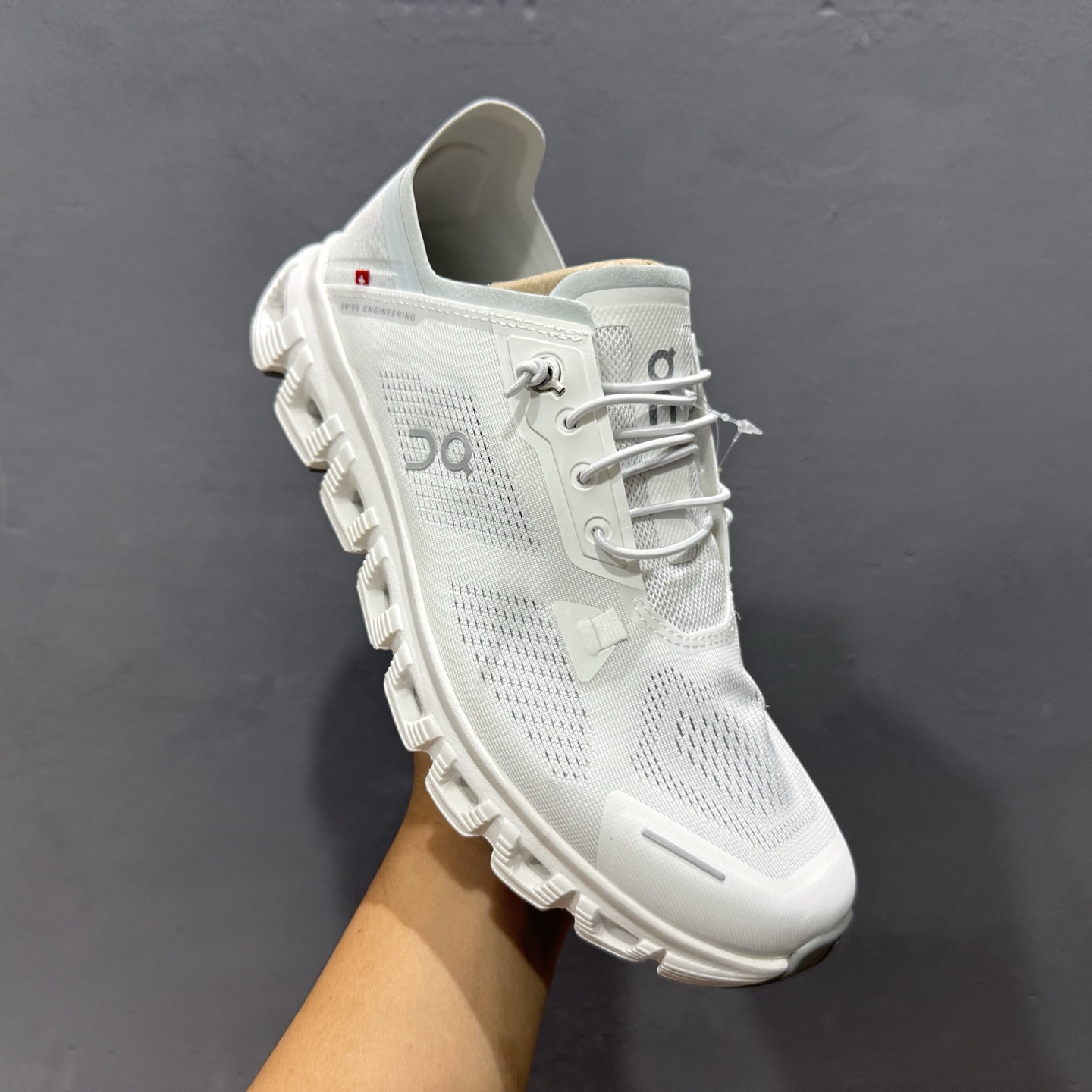 Loewe x ON 罗意威联名昂跑 Cloudtilt 系列 行走或者休闲旅游 跑步10111