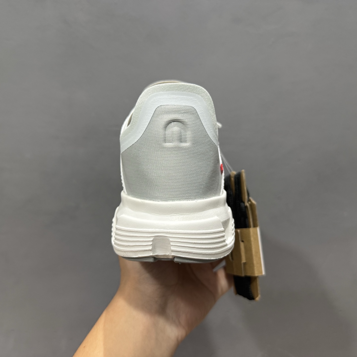 Loewe x ON 罗意威联名昂跑 Cloudtilt 系列 行走或者休闲旅游 跑步10111