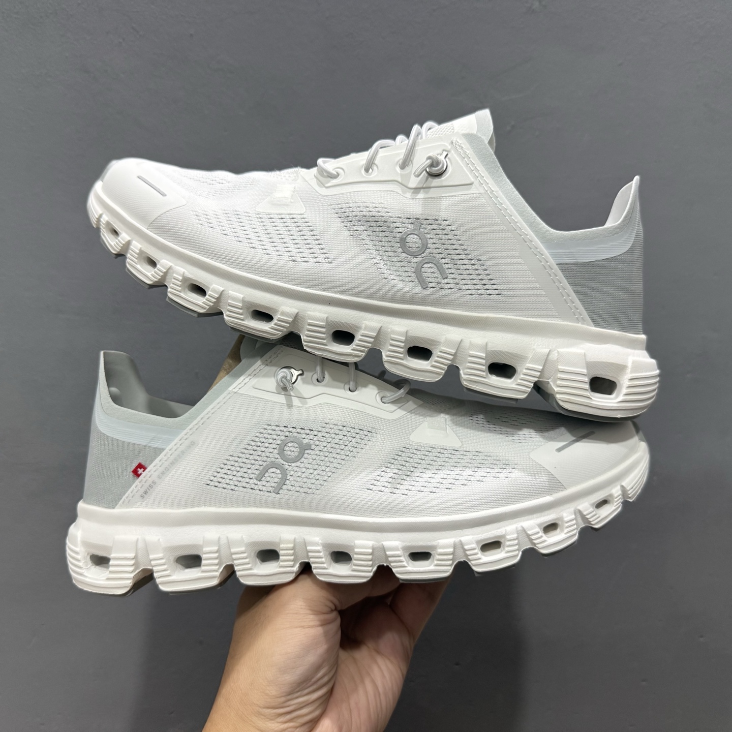 Loewe x ON 罗意威联名昂跑 Cloudtilt 系列 行走或者休闲旅游 跑步10111