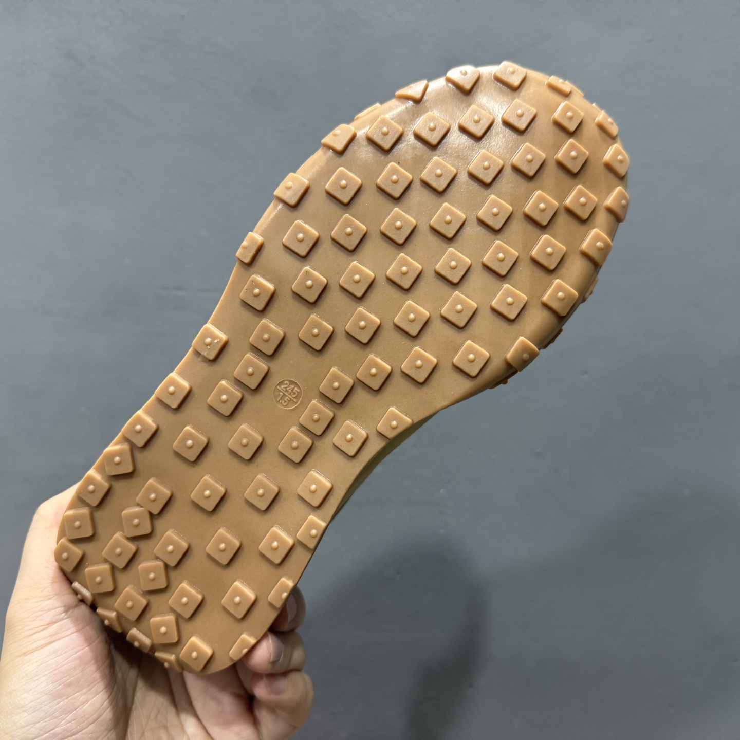 220 新货董洁代言 众多明星同款 新晋品牌 #潮流爆款 真美诗joypeace 小彩蛋 city walk选手 时尚单品 精美花纹刺绣 防滑棋盘厚底 德训鞋