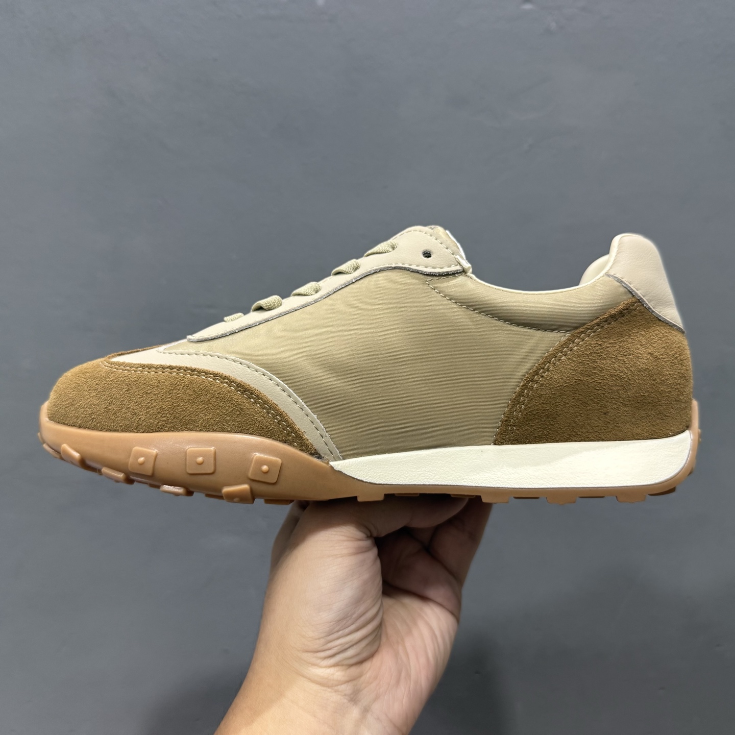 220 新货董洁代言 众多明星同款 新晋品牌 #潮流爆款 真美诗joypeace 小彩蛋 city walk选手 时尚单品 精美花纹刺绣 防滑棋盘厚底 德训鞋