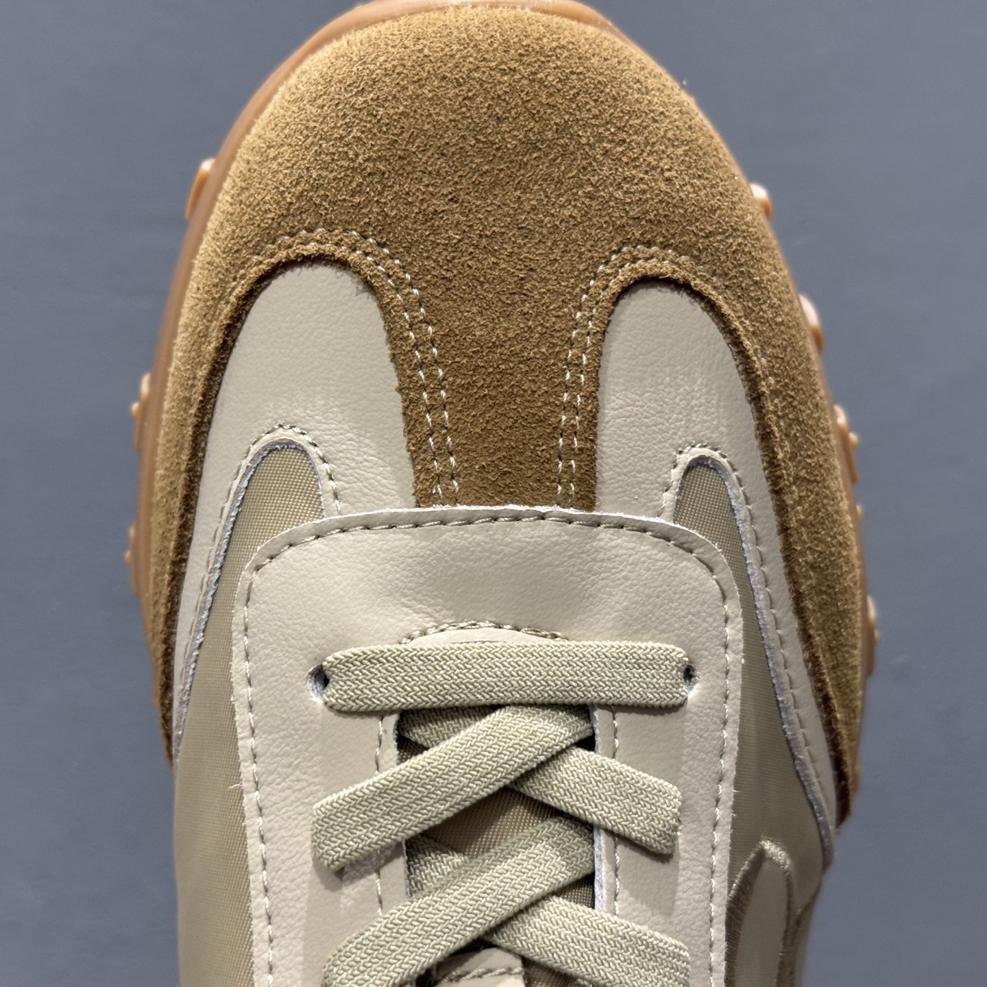 220 新货董洁代言 众多明星同款 新晋品牌 #潮流爆款 真美诗joypeace 小彩蛋 city walk选手 时尚单品 精美花纹刺绣 防滑棋盘厚底 德训鞋