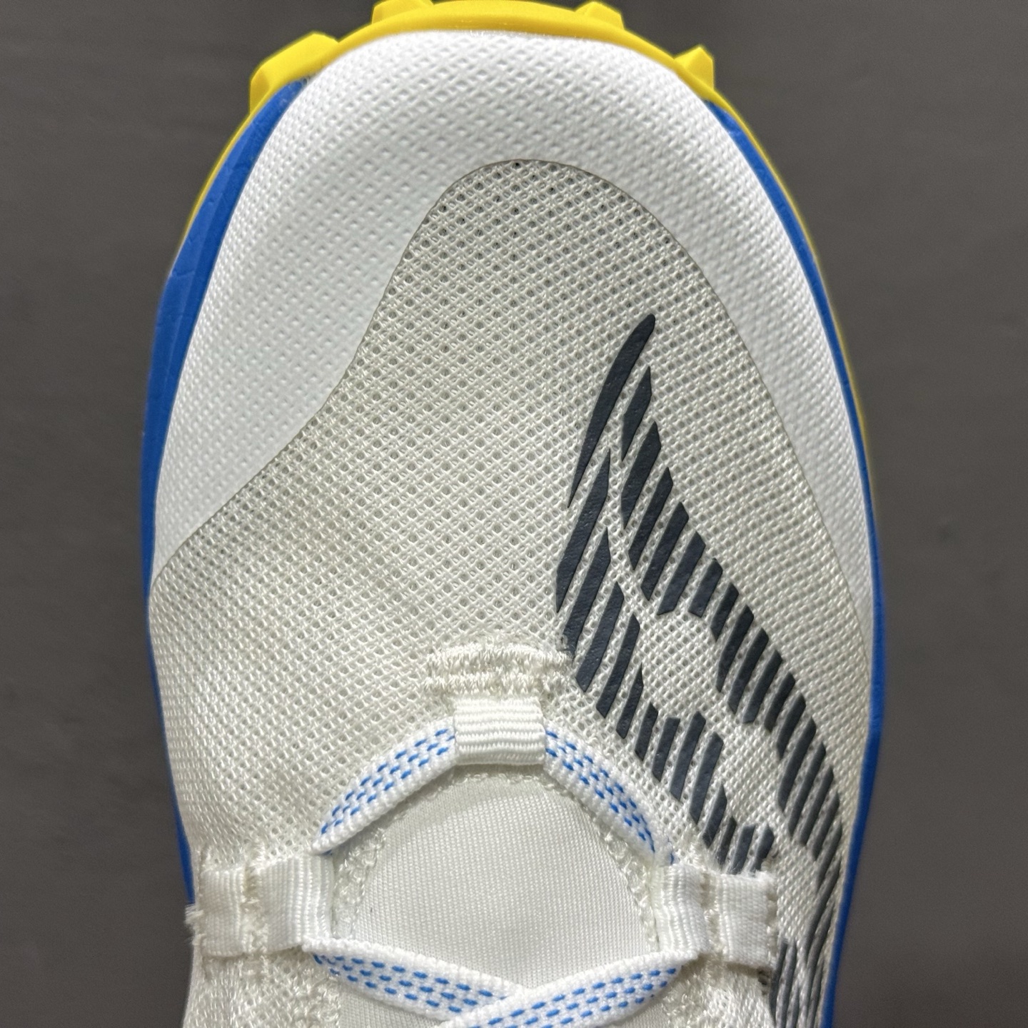 180 SAUCONY索康尼 ENDORPHIN RIFT系列 低帮缓震跑步鞋 S10856-01