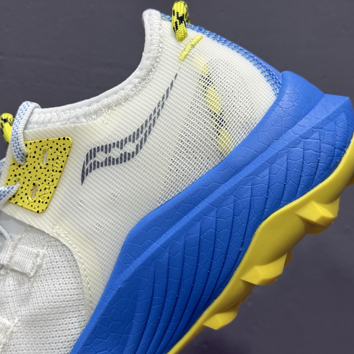 180 SAUCONY索康尼 ENDORPHIN RIFT系列 低帮缓震跑步鞋 S10856-01