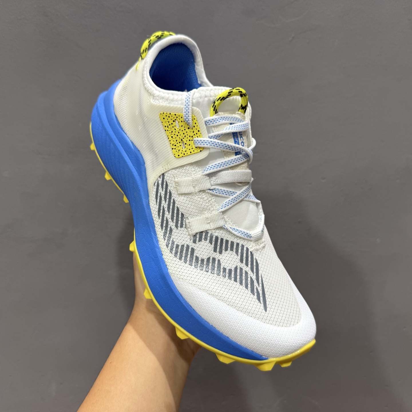 180 SAUCONY索康尼 ENDORPHIN RIFT系列 低帮缓震跑步鞋 S10856-01